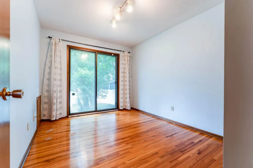 7511 Huntridge Crescent NE Calgary AB T2K 4C8