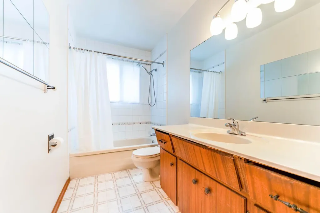7511 Huntridge Crescent NE Calgary AB T2K 4C8