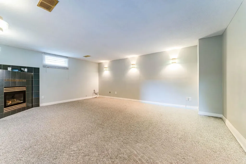 7511 Huntridge Crescent NE Calgary AB T2K 4C8