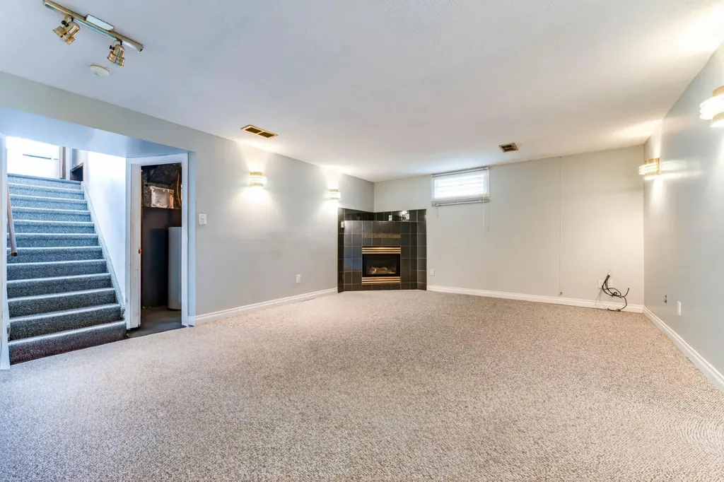 7511 Huntridge Crescent NE Calgary AB T2K 4C8