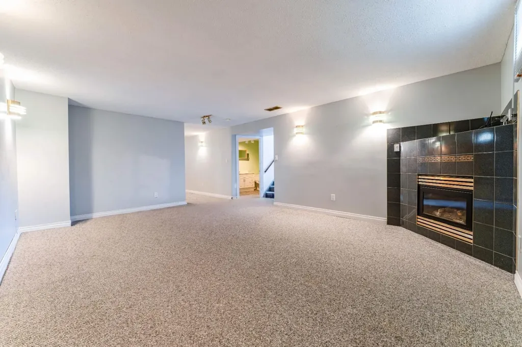 7511 Huntridge Crescent NE Calgary AB T2K 4C8