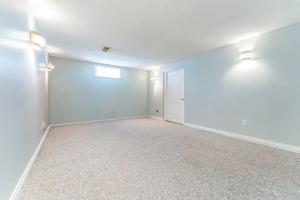 7511 Huntridge Crescent NE Calgary AB T2K 4C8