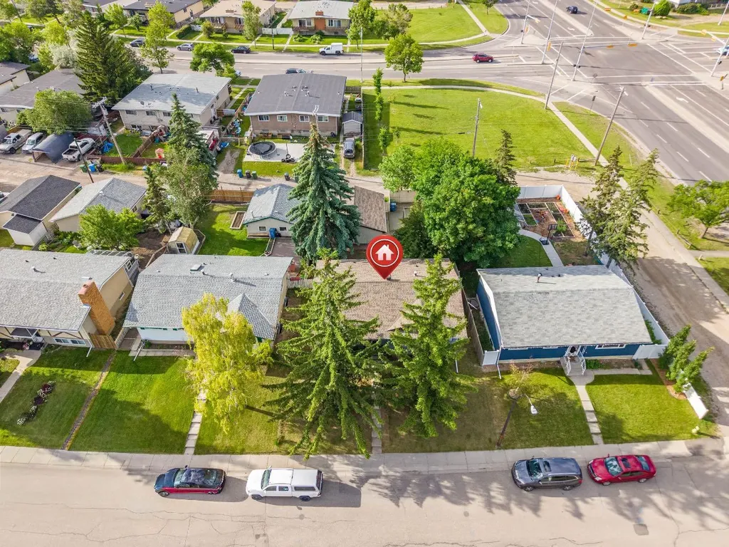 7511 Huntridge Crescent NE Calgary AB T2K 4C8