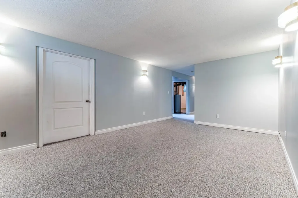 7511 Huntridge Crescent NE Calgary AB T2K 4C8