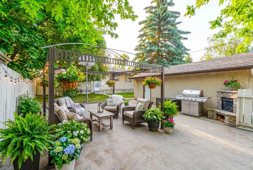 7511 Huntridge Crescent NE Calgary AB T2K 4C8