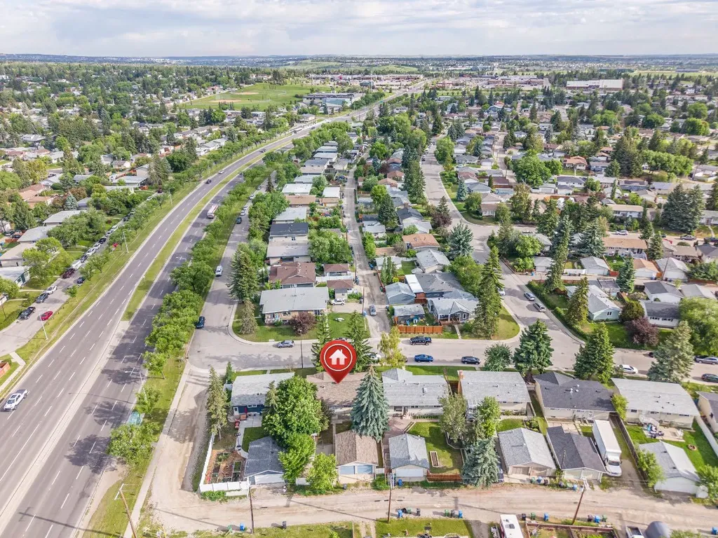 7511 Huntridge Crescent NE Calgary AB T2K 4C8