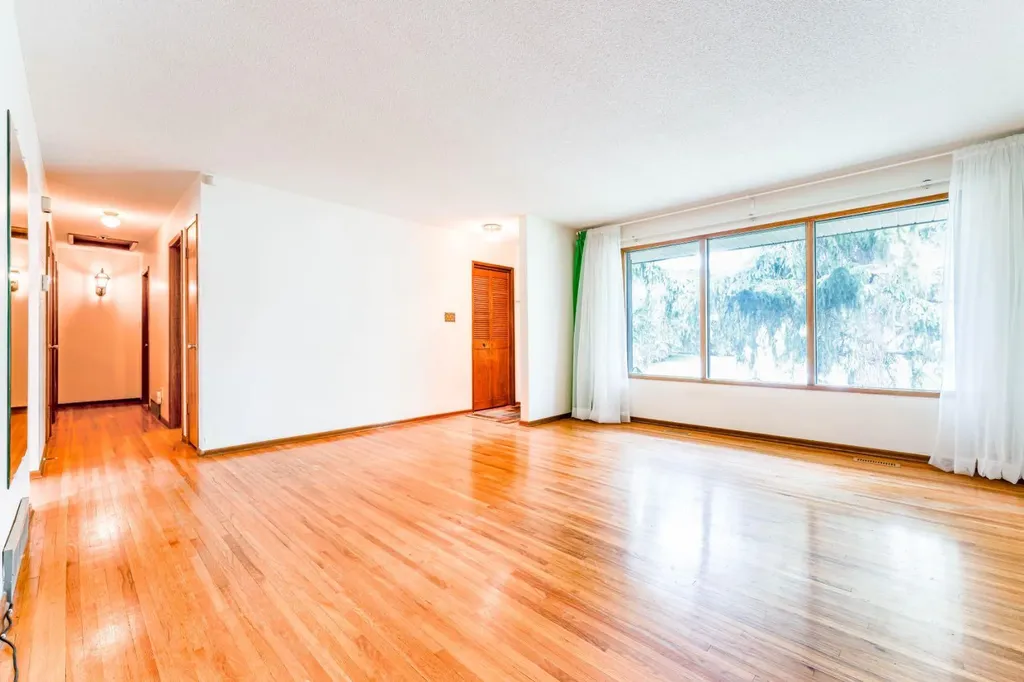 7511 Huntridge Crescent NE Calgary AB T2K 4C8