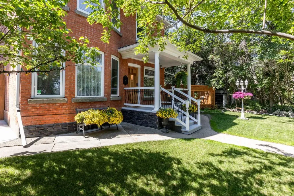 127 1 Street SW Medicine Hat AB T1A3Z1