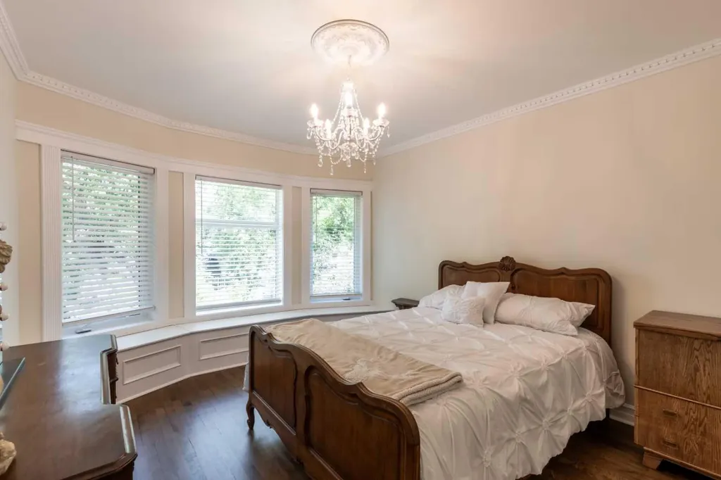 127 1 Street SW Medicine Hat AB T1A3Z1