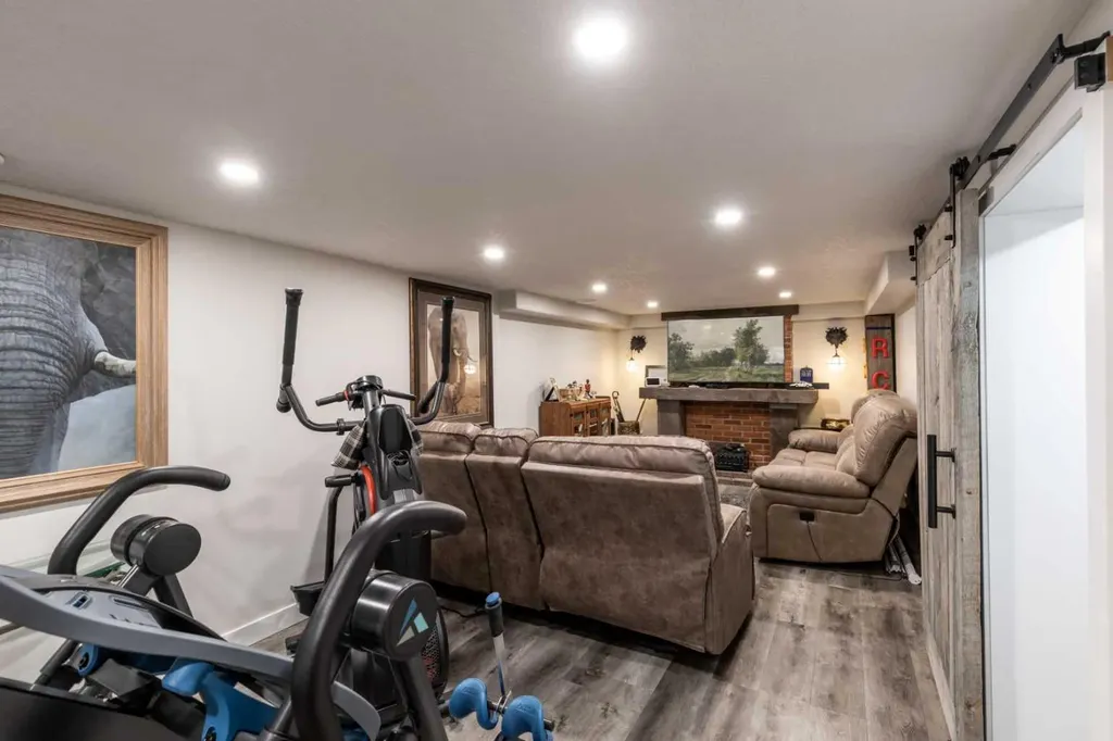 127 1 Street SW Medicine Hat AB T1A3Z1