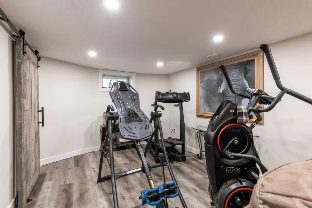 127 1 Street SW Medicine Hat AB T1A3Z1