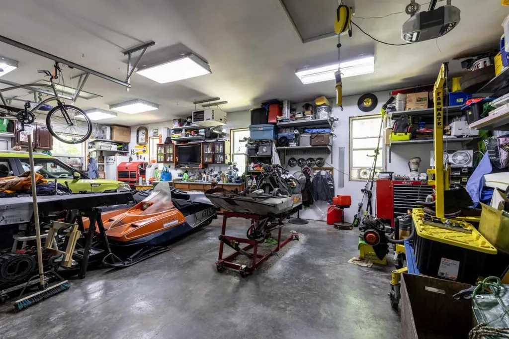 127 1 Street SW Medicine Hat AB T1A3Z1
