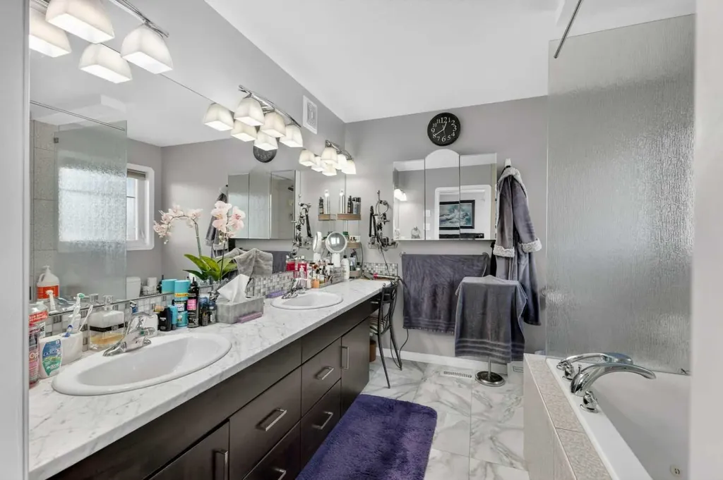 135 Stephenson Crescent Red Deer AB T4R 0L6