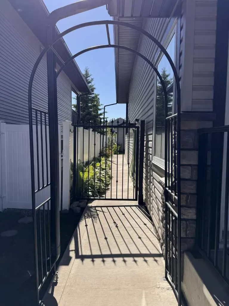135 Stephenson Crescent Red Deer AB T4R 0L6