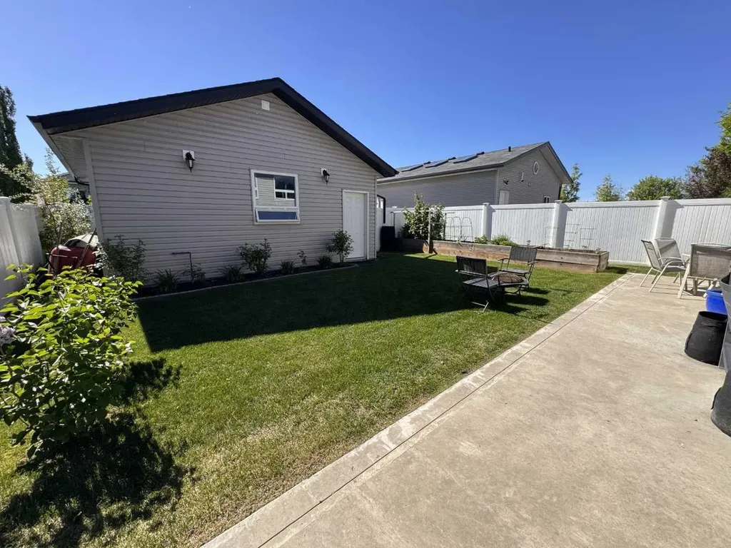 135 Stephenson Crescent Red Deer AB T4R 0L6