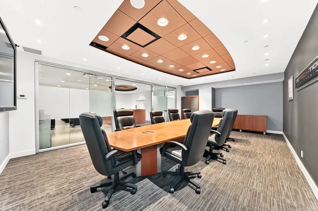 1100 8 Avenue SW Calgary AB T2P 3T8
