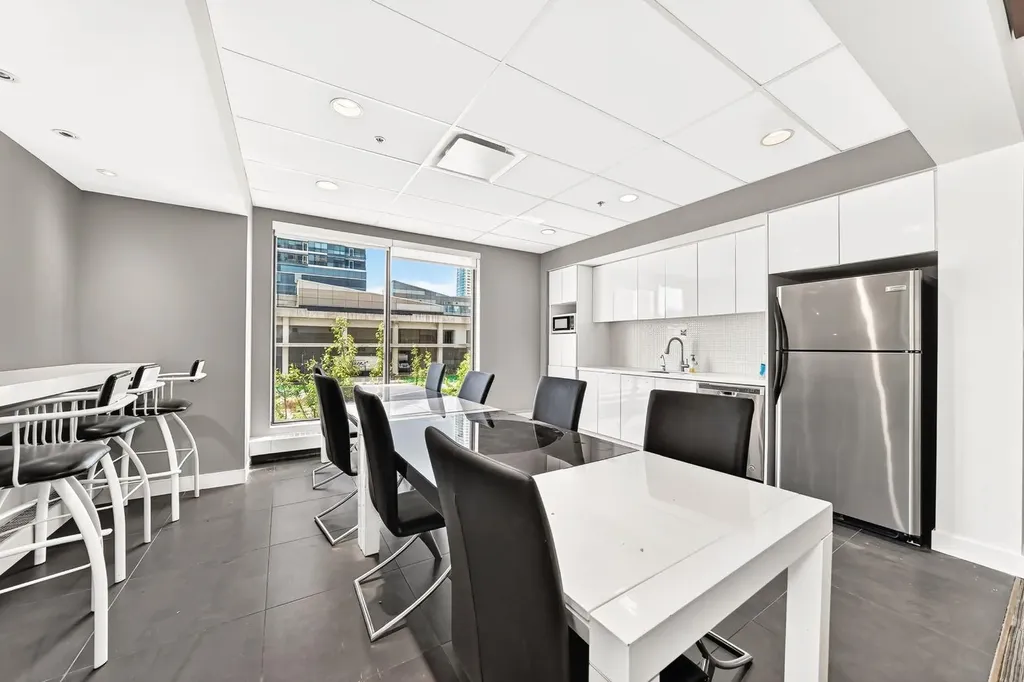 1100 8 Avenue SW Calgary AB T2P 3T8