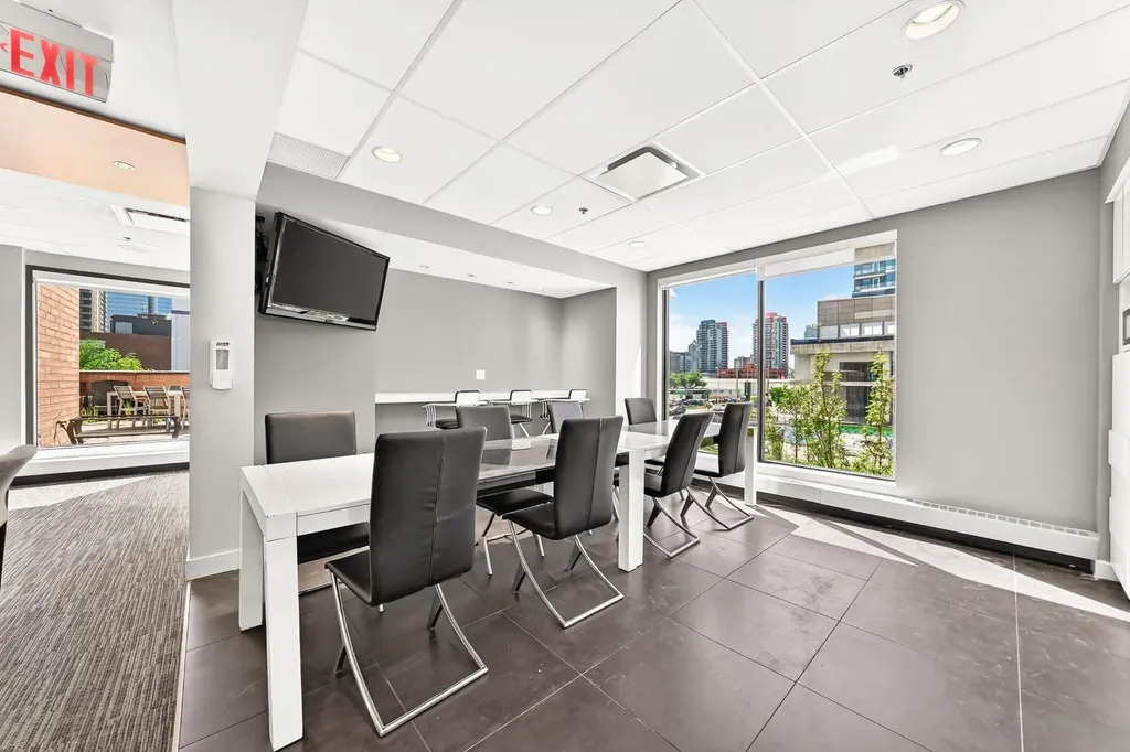 1100 8 Avenue SW Calgary AB T2P 3T8