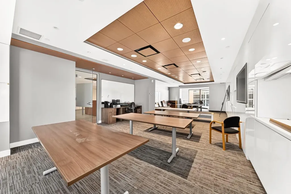 1100 8 Avenue SW Calgary AB T2P 3T8