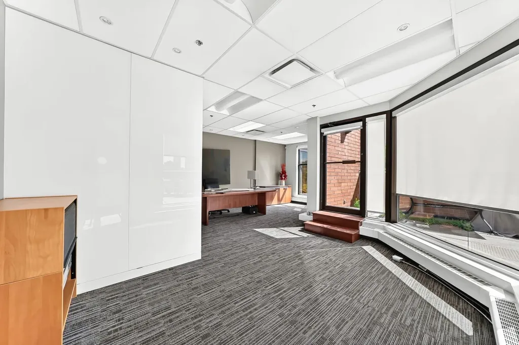 1100 8 Avenue SW Calgary AB T2P 3T8