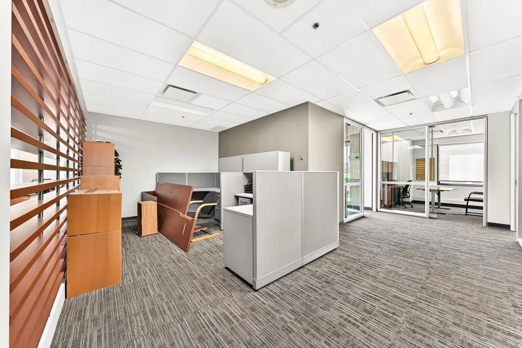 1100 8 Avenue SW Calgary AB T2P 3T8