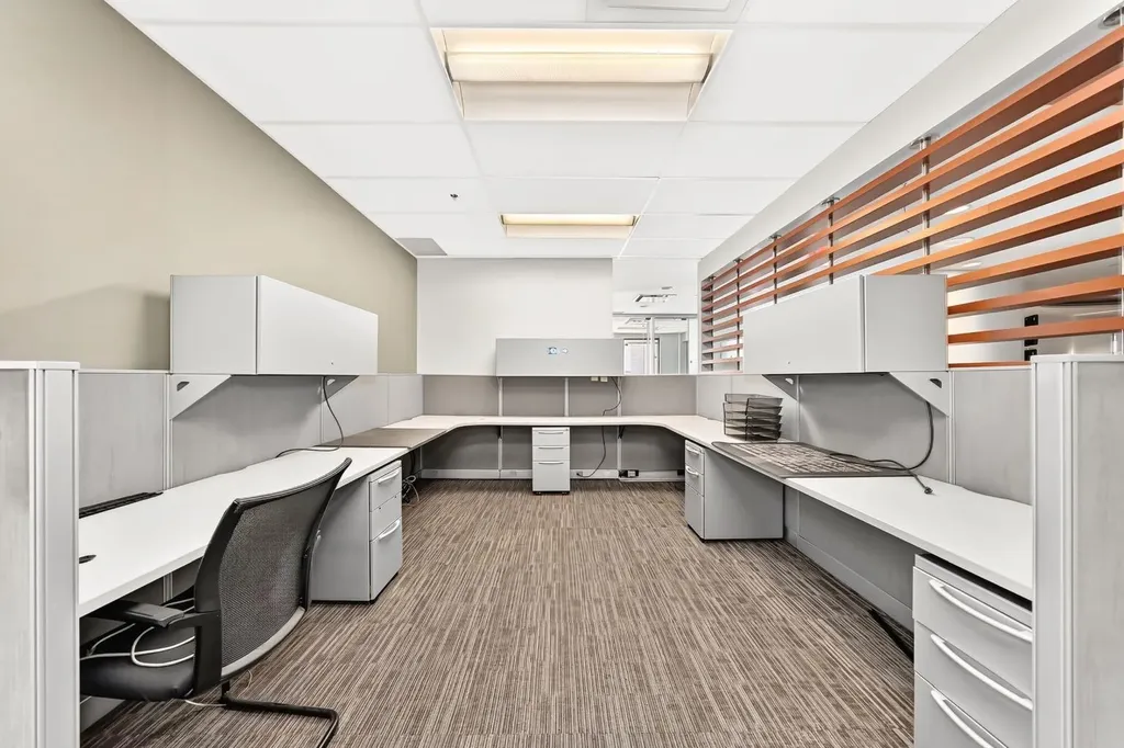 1100 8 Avenue SW Calgary AB T2P 3T8