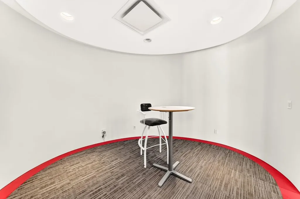1100 8 Avenue SW Calgary AB T2P 3T8