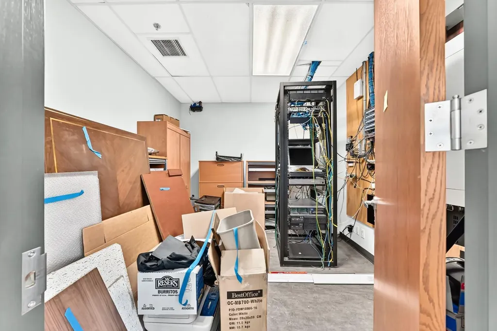 1100 8 Avenue SW Calgary AB T2P 3T8