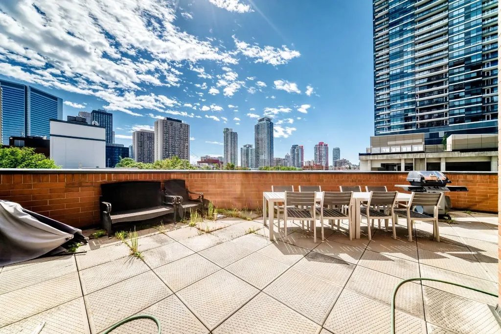 1100 8 Avenue SW Calgary AB T2P 3T8