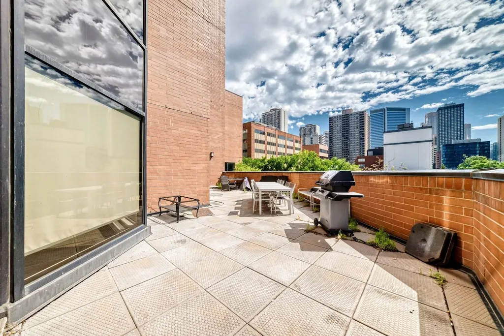 1100 8 Avenue SW Calgary AB T2P 3T8