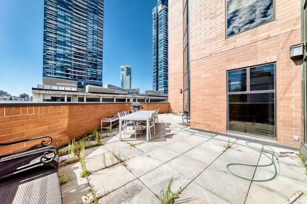 1100 8 Avenue SW Calgary AB T2P 3T8