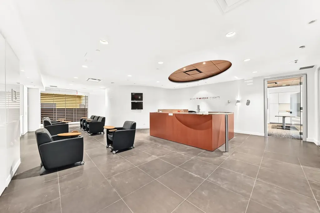 1100 8 Avenue SW Calgary AB T2P 3T8
