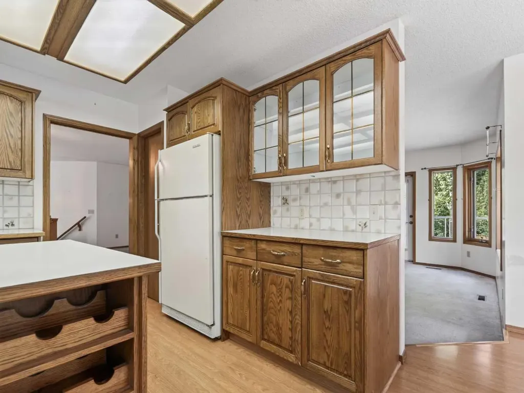 92 Scandia Hill NW Calgary AB T3L 1T9