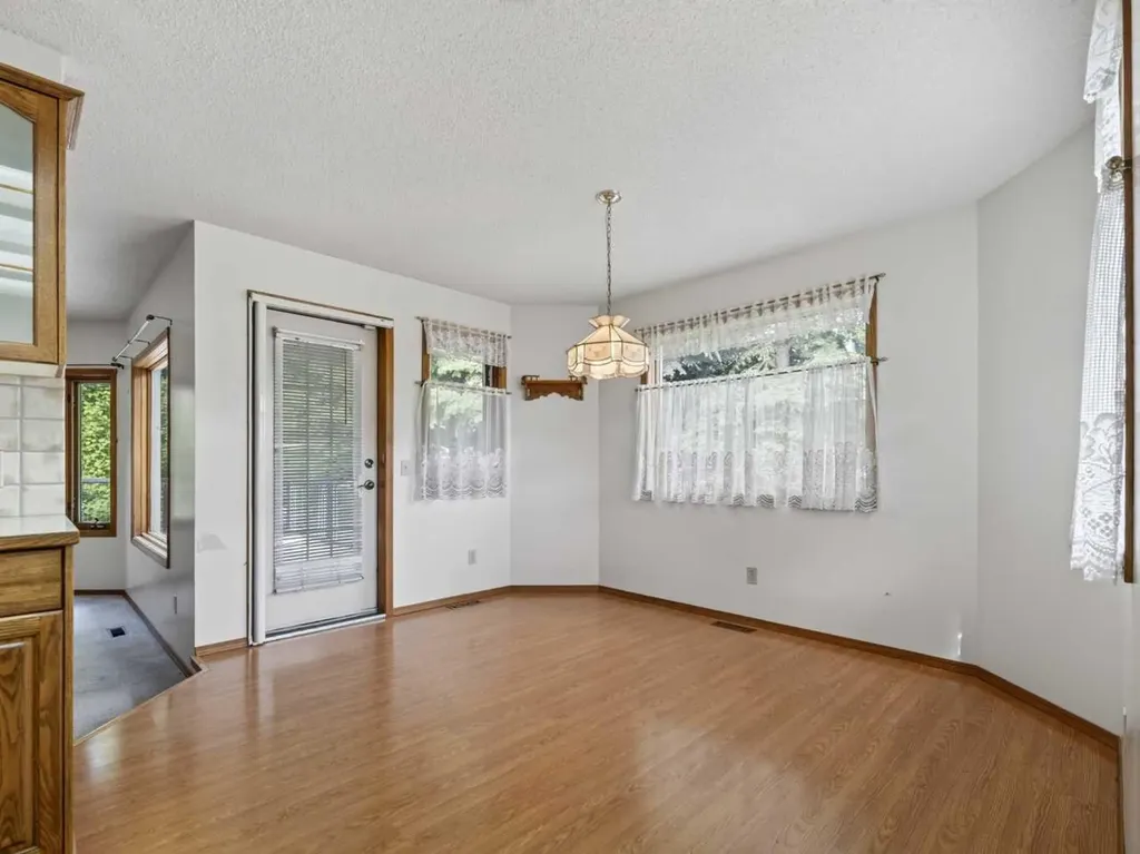 92 Scandia Hill NW Calgary AB T3L 1T9