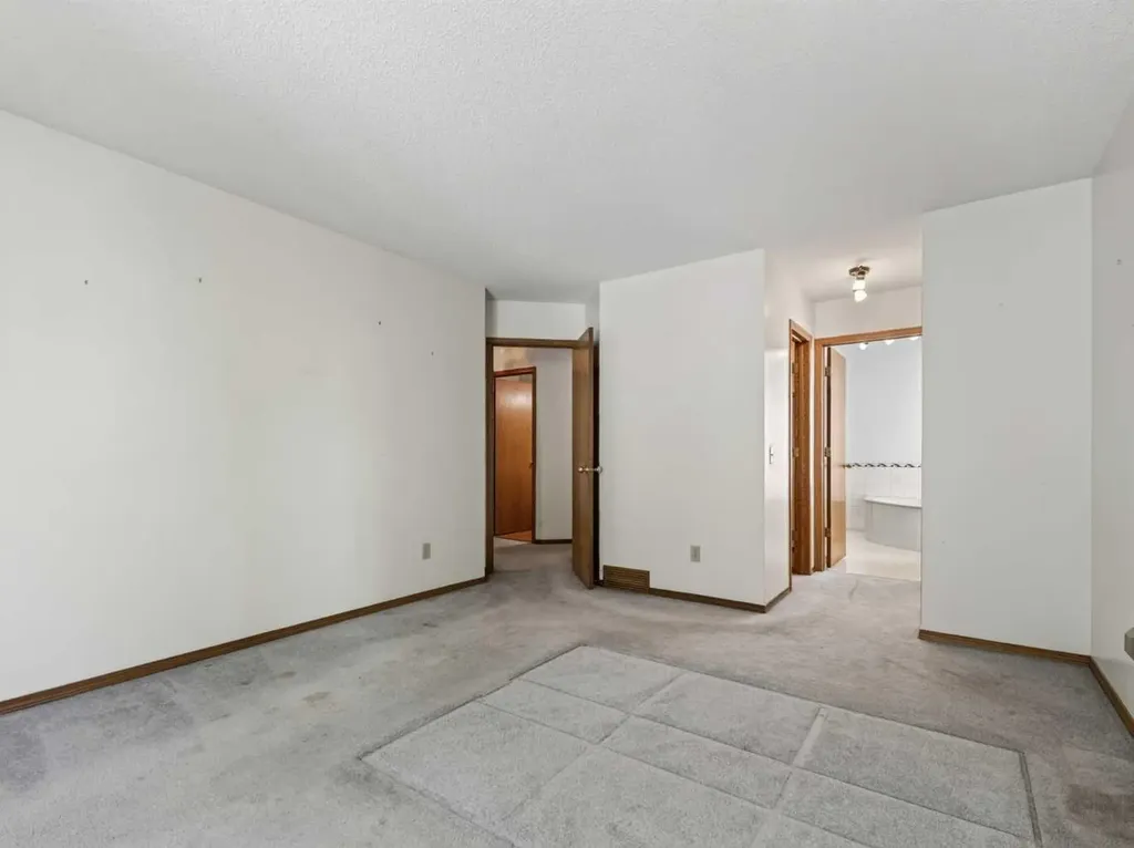 92 Scandia Hill NW Calgary AB T3L 1T9