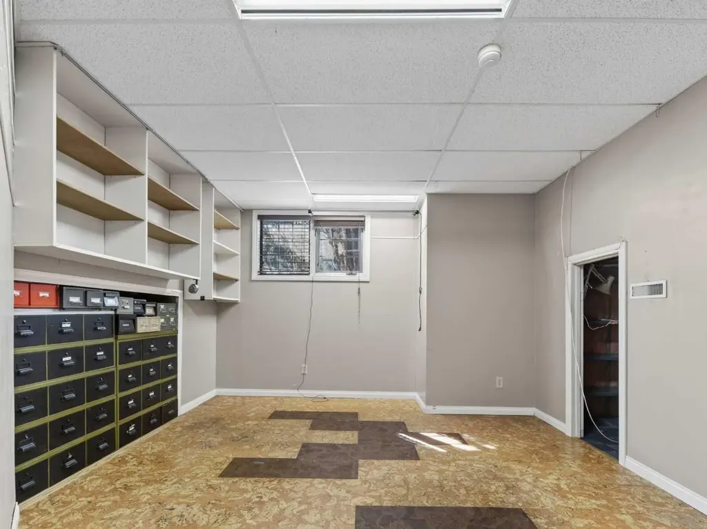 92 Scandia Hill NW Calgary AB T3L 1T9