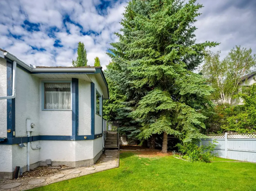 92 Scandia Hill NW Calgary AB T3L 1T9