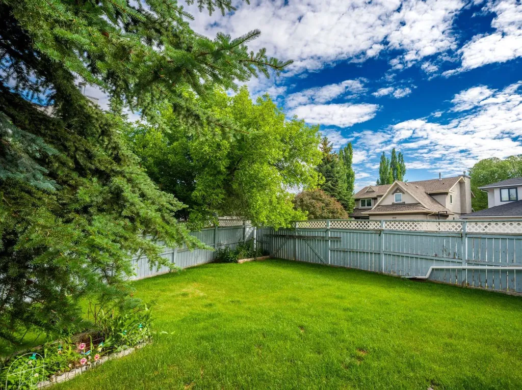 92 Scandia Hill NW Calgary AB T3L 1T9