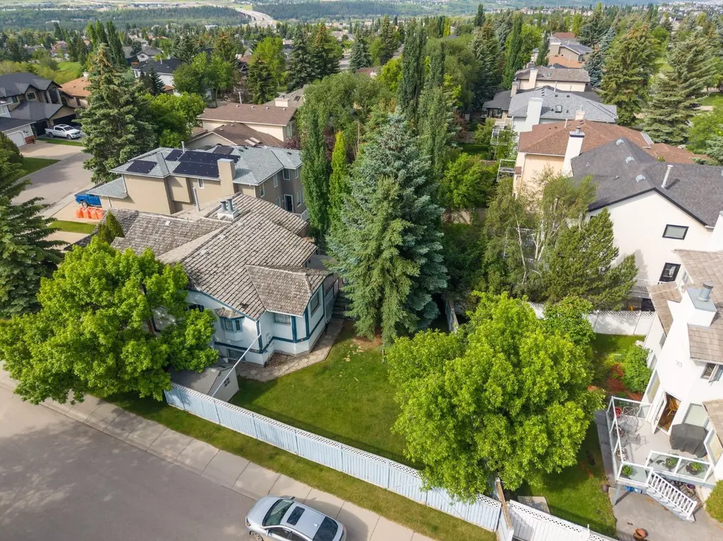 92 Scandia Hill NW Calgary AB T3L 1T9