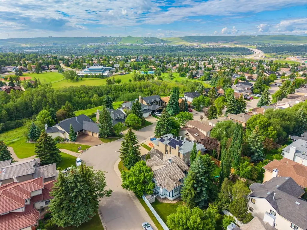 92 Scandia Hill NW Calgary AB T3L 1T9
