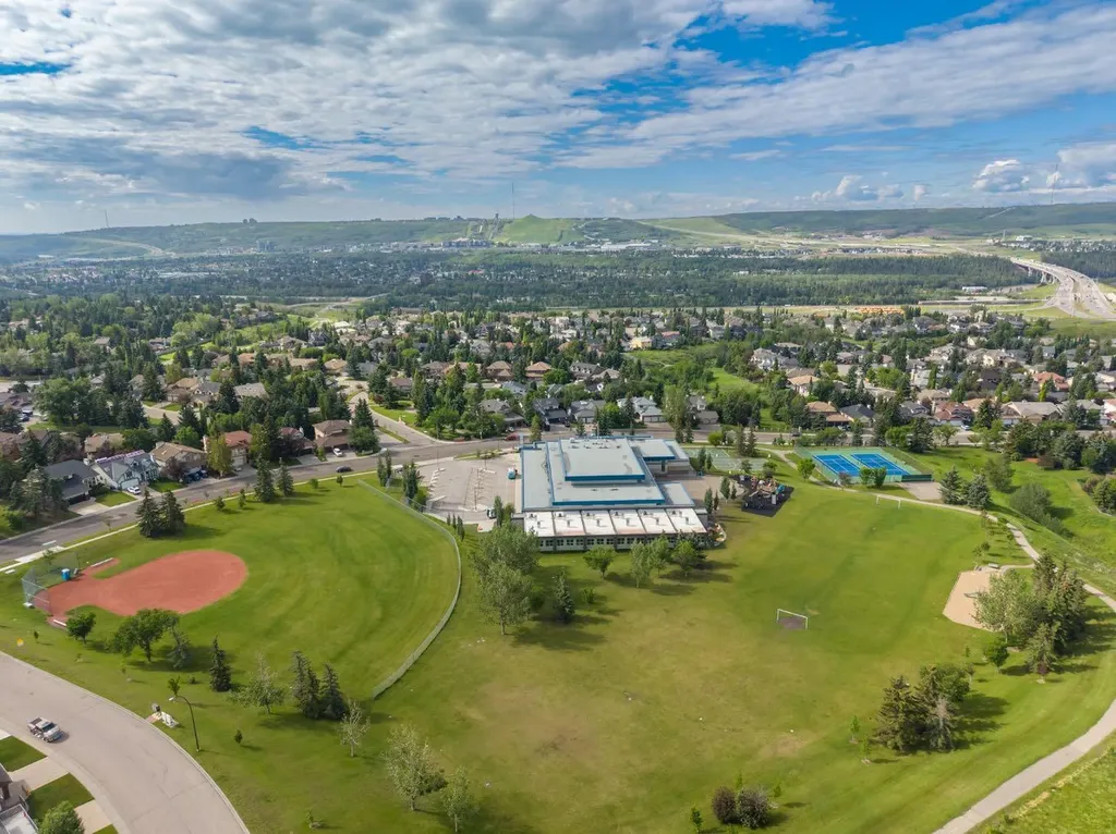 92 Scandia Hill NW Calgary AB T3L 1T9