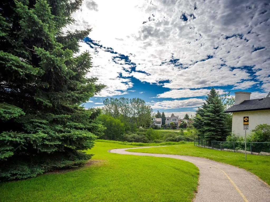 92 Scandia Hill NW Calgary AB T3L 1T9