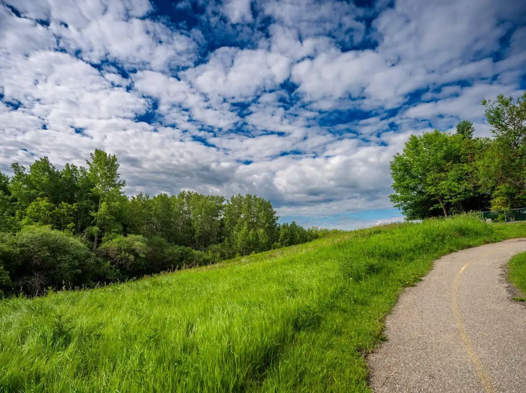 92 Scandia Hill NW Calgary AB T3L 1T9