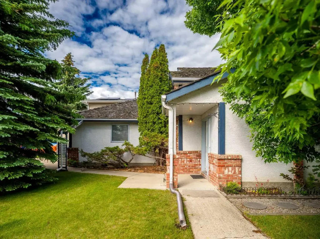92 Scandia Hill NW Calgary AB T3L 1T9