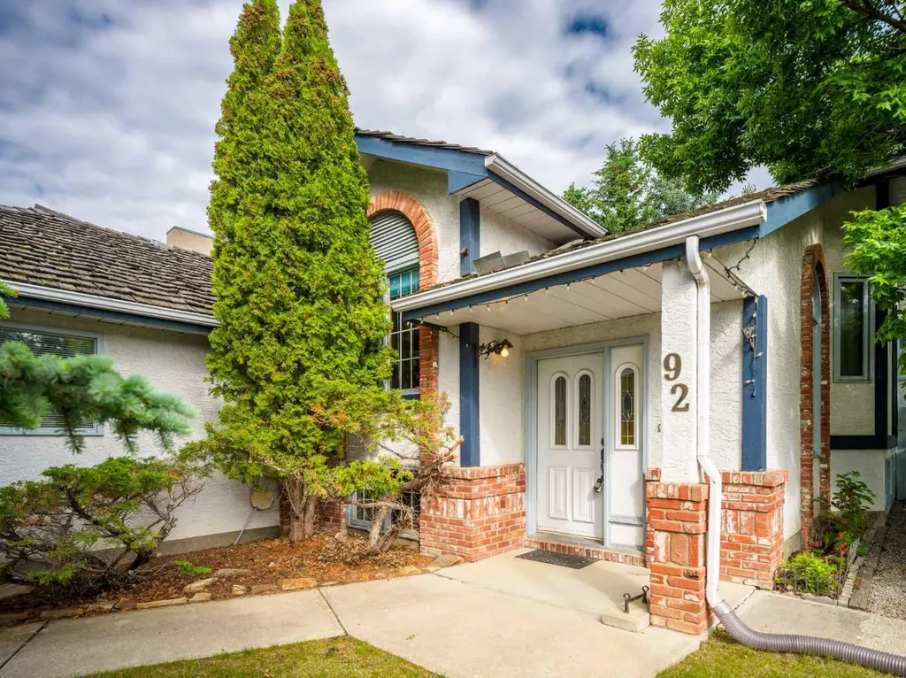 92 Scandia Hill NW Calgary AB T3L 1T9