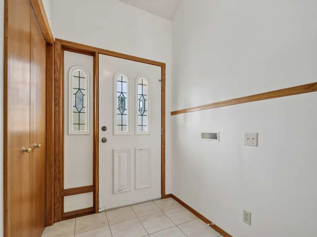 92 Scandia Hill NW Calgary AB T3L 1T9