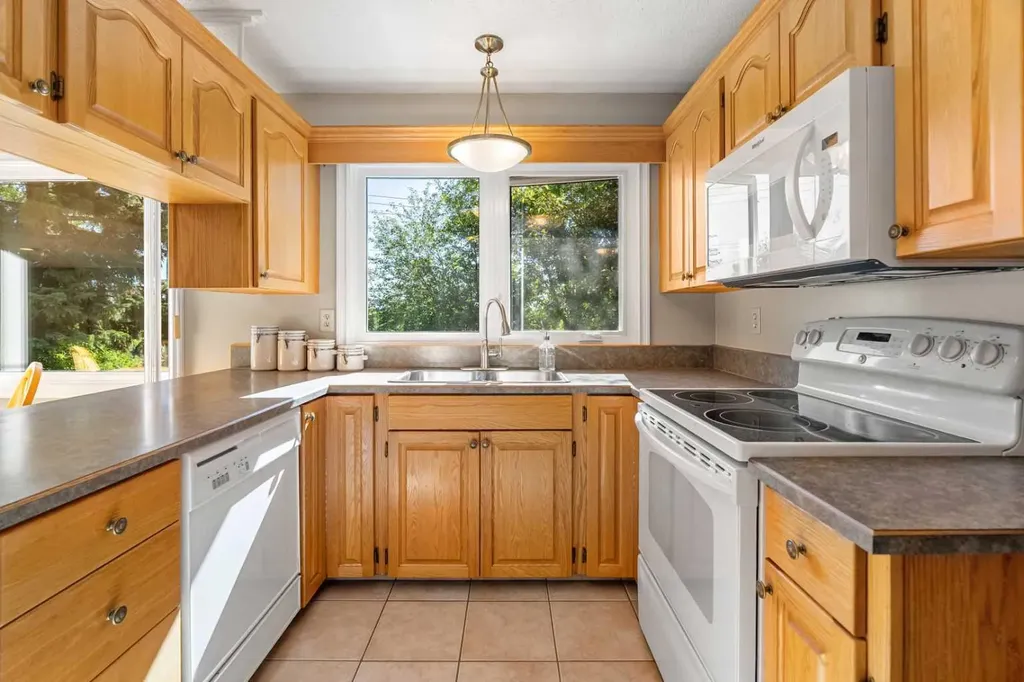 1102 Lake Christina Way SE Calgary AB T2J 2R3