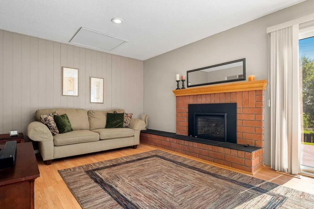 1102 Lake Christina Way SE Calgary AB T2J 2R3