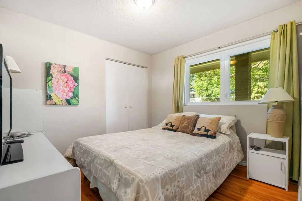1102 Lake Christina Way SE Calgary AB T2J 2R3