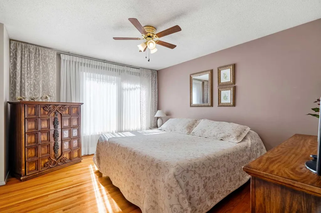 1102 Lake Christina Way SE Calgary AB T2J 2R3